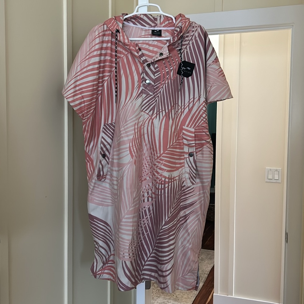 Slowtide changing poncho size S-M NEW!